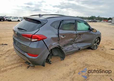 2018 Hyundai Tucson Value z USA, uszkodzony, nr VIN KM8J33A23JU787142